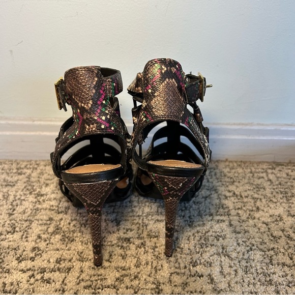 Steve Madden Prefixx Multi-Colored Snakeskin Print Strappy Peep Toe Heels Size 8 - Picture 9 of 15